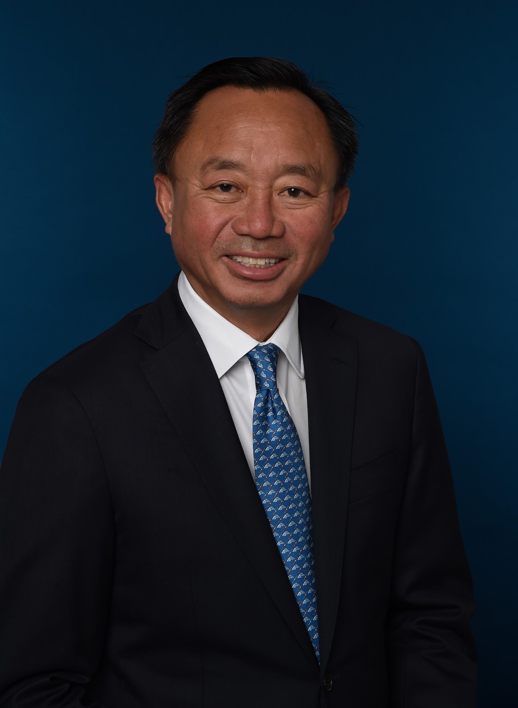 Viet Dinh headshot